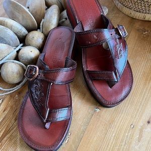 VINTAGE MEXICAN TOOLED LEATHER SANDAL